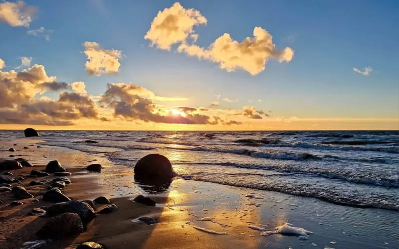 Lesen im morphischen Feld Anwenderseminar in Kempten mit Sonnenuntergang am Meer